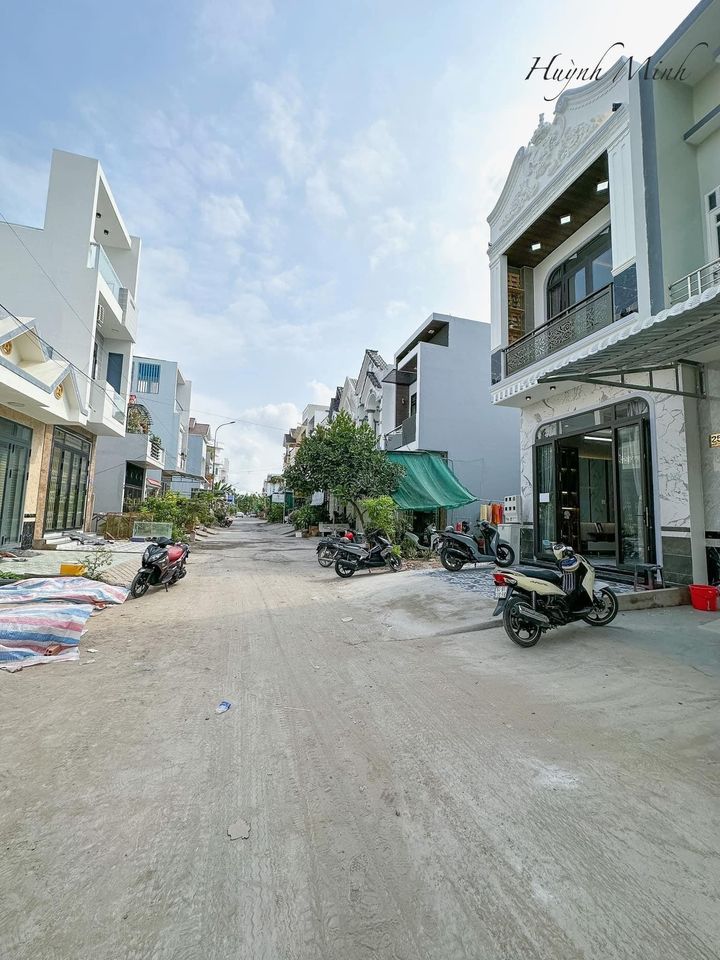 Nhà mới đúc BTCT 2L4PN hẻm 8m Trần Thị Hè Q12 CÓ SHR  sang tên giá 3 tỷ 150